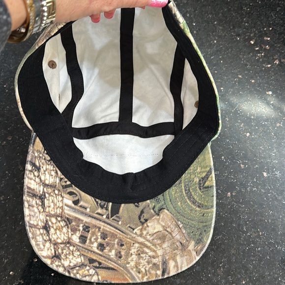 Supreme Camouflage Cap with Red Logo - Picture 4 of 5